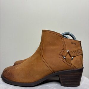 TEVA FOXY CARAMEL WOMENS BOOTIES SIZE 7